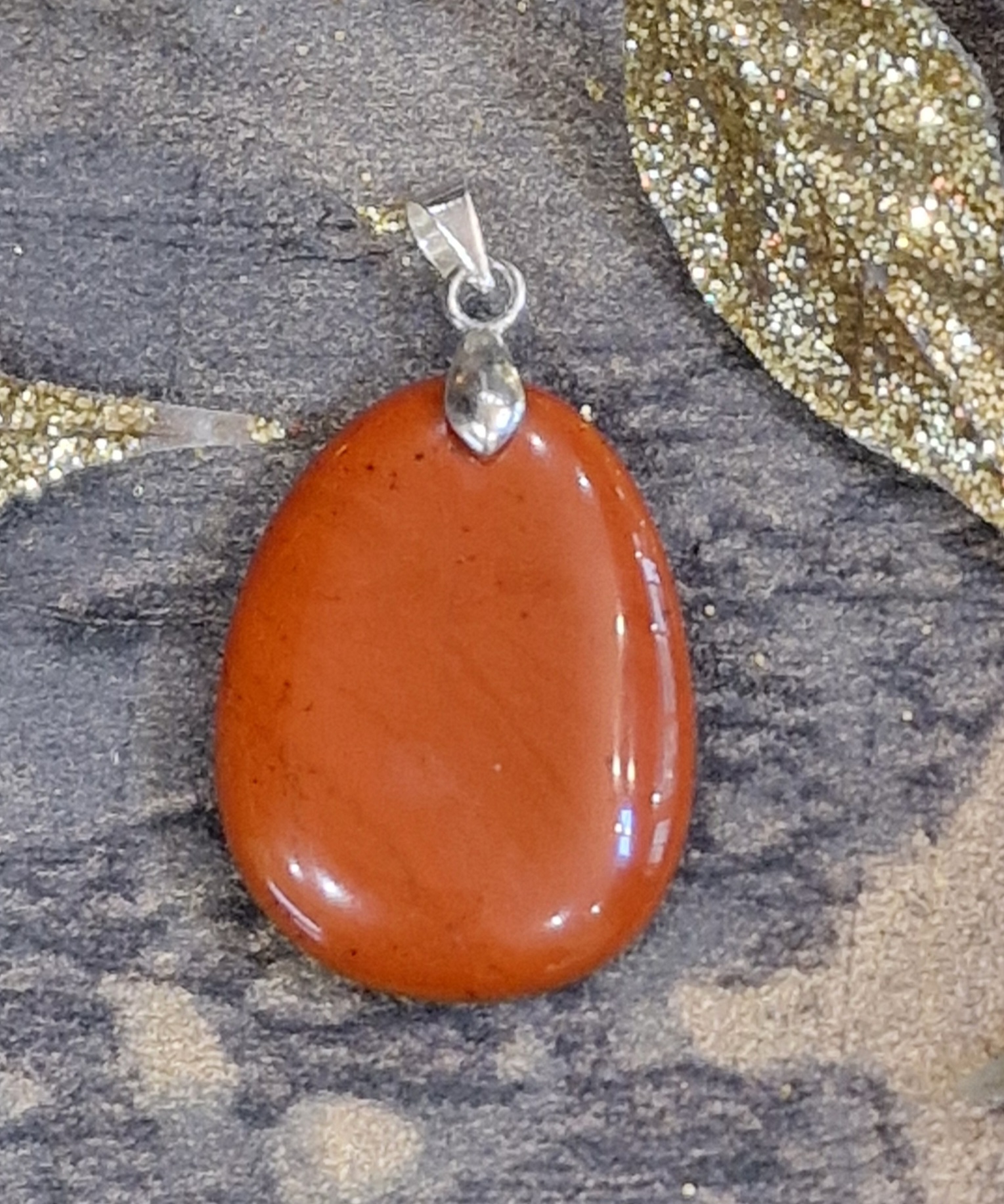 Pendentif jaspe rouge