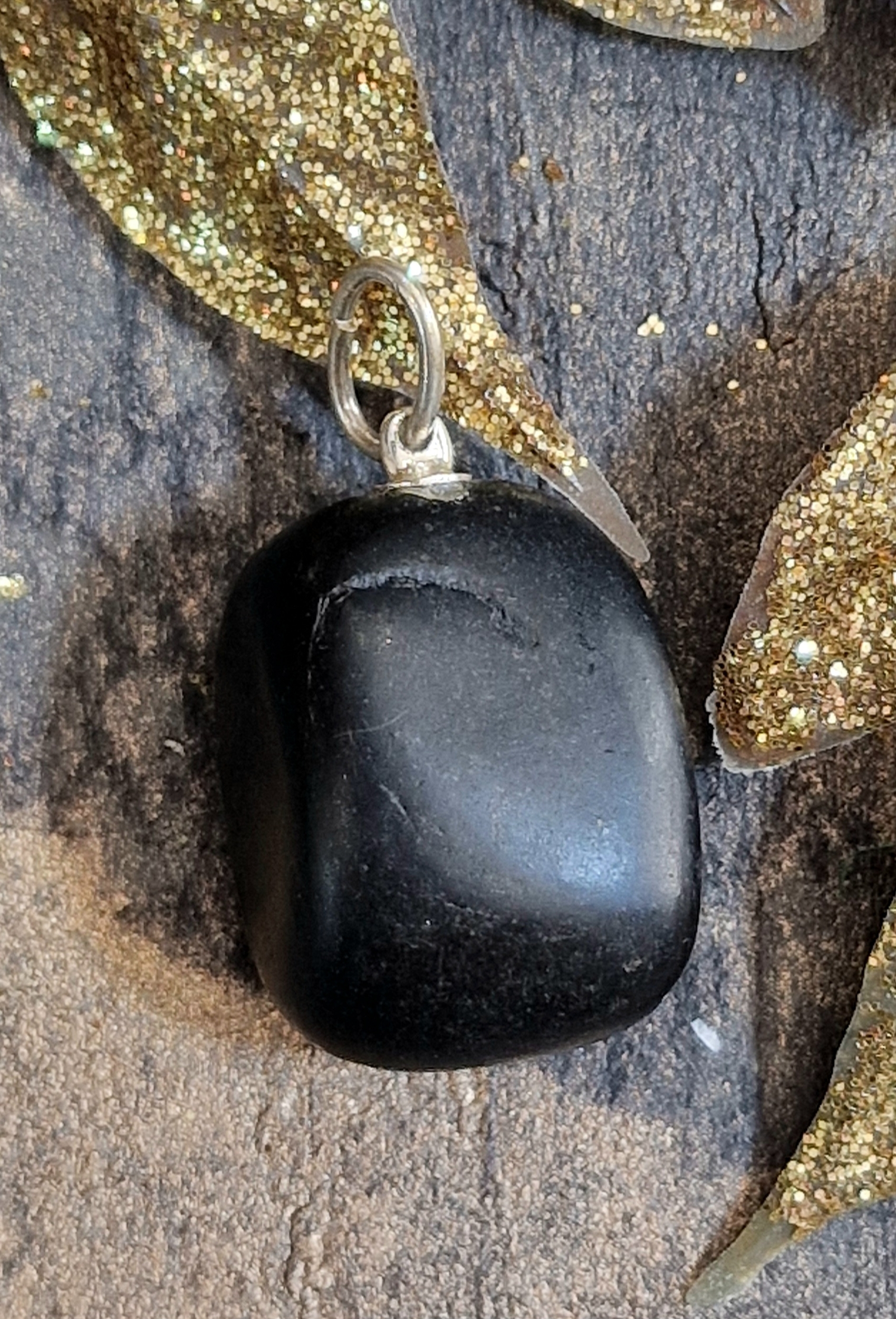 Pendentif jais