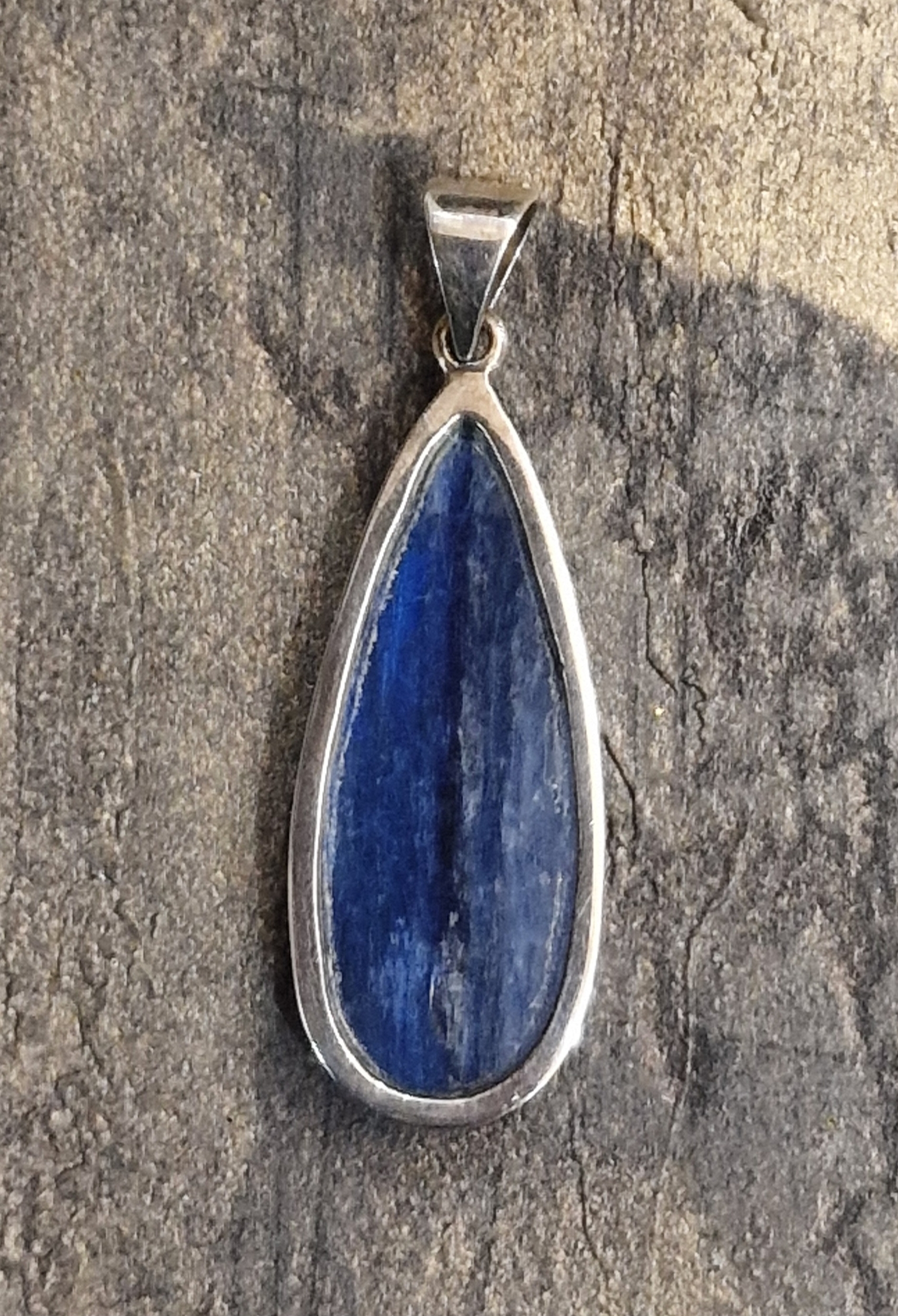 pendentif-argent-cyanite-arriere-116e