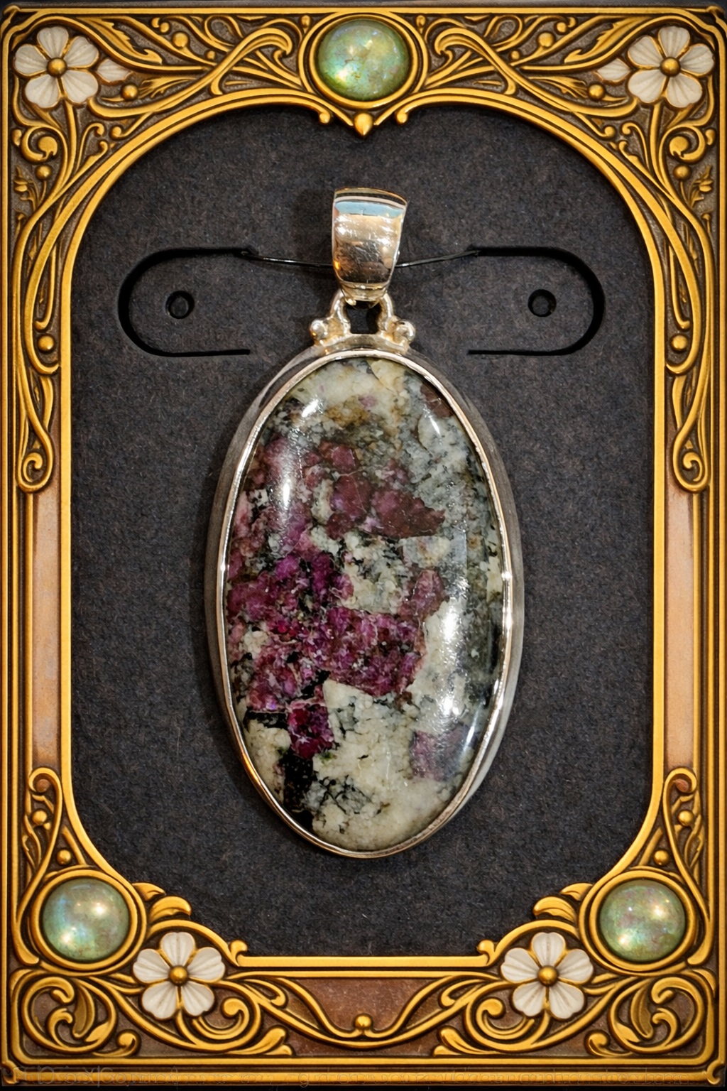 Pendentif eudyalite