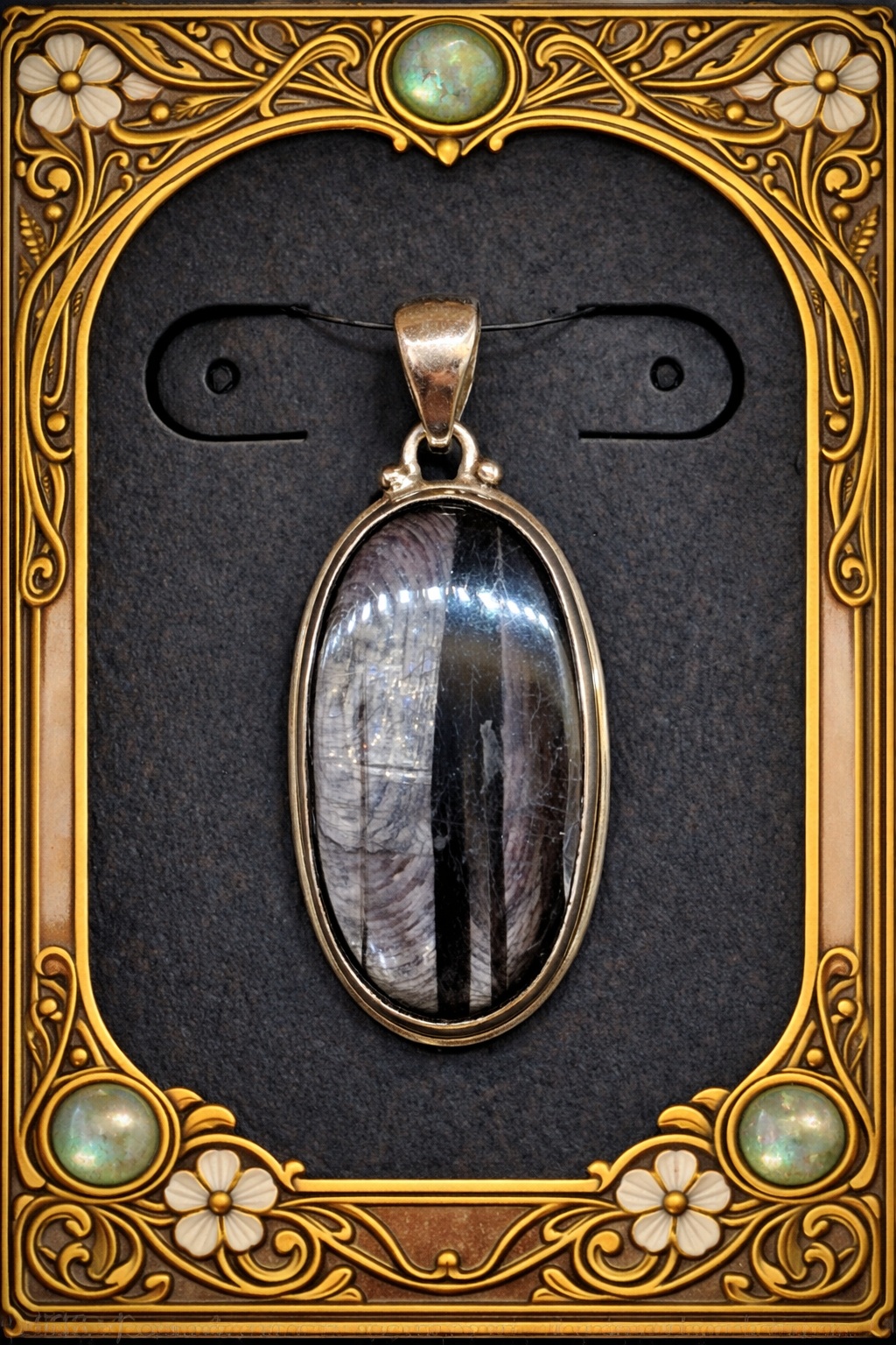 Pendentif hyperstène