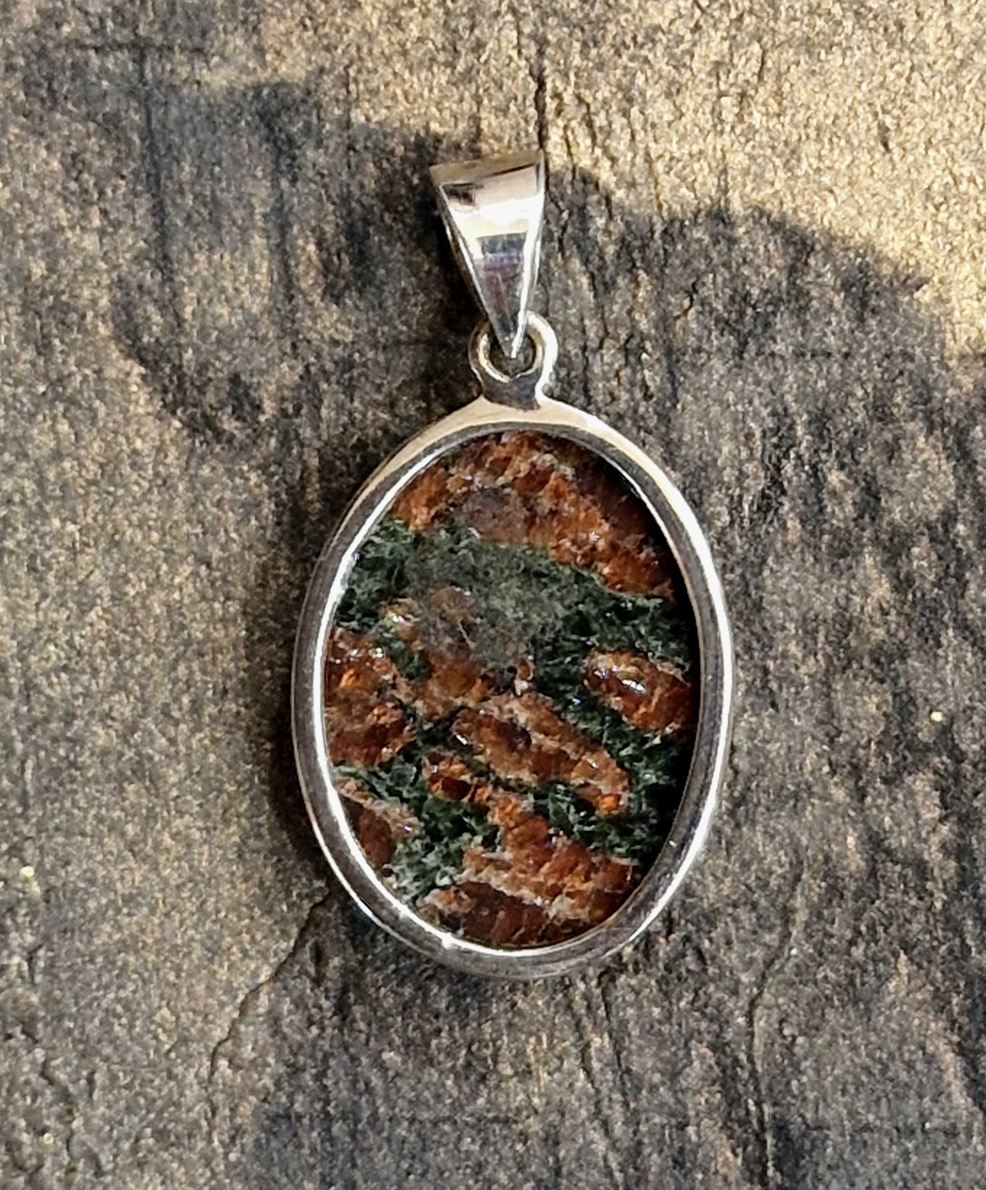 pendentif-argent-grenat-rouge-et-vert-arriere-80e