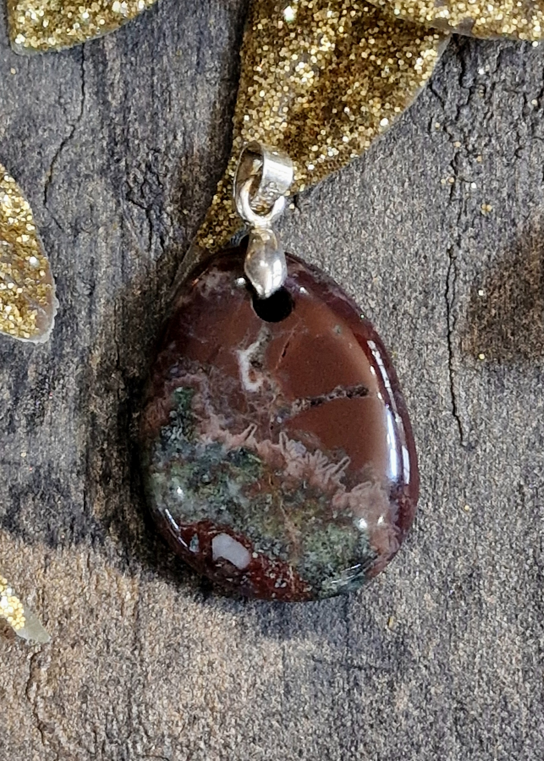 Pendentif jaspe fleuri