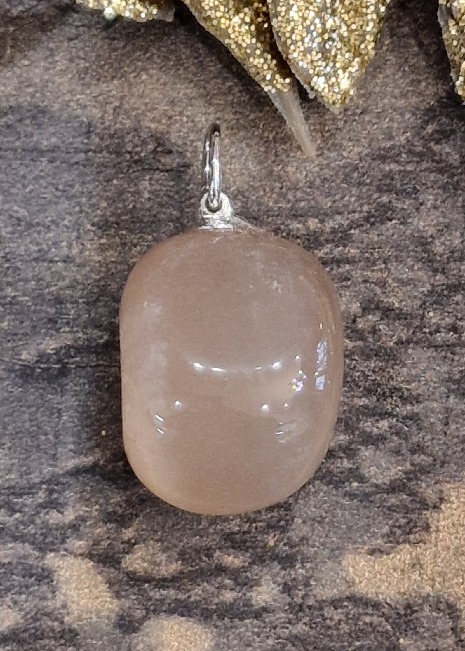 Pendentif pierre de lune beige