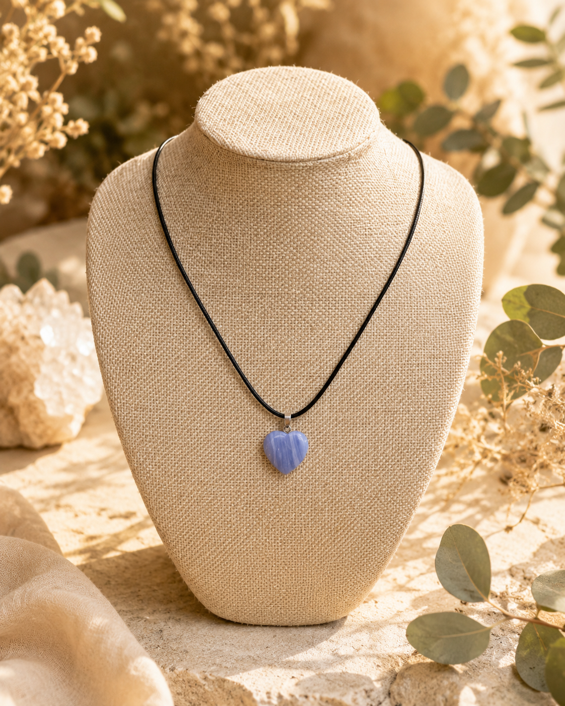 pendentif-calcedoine-coeur-face