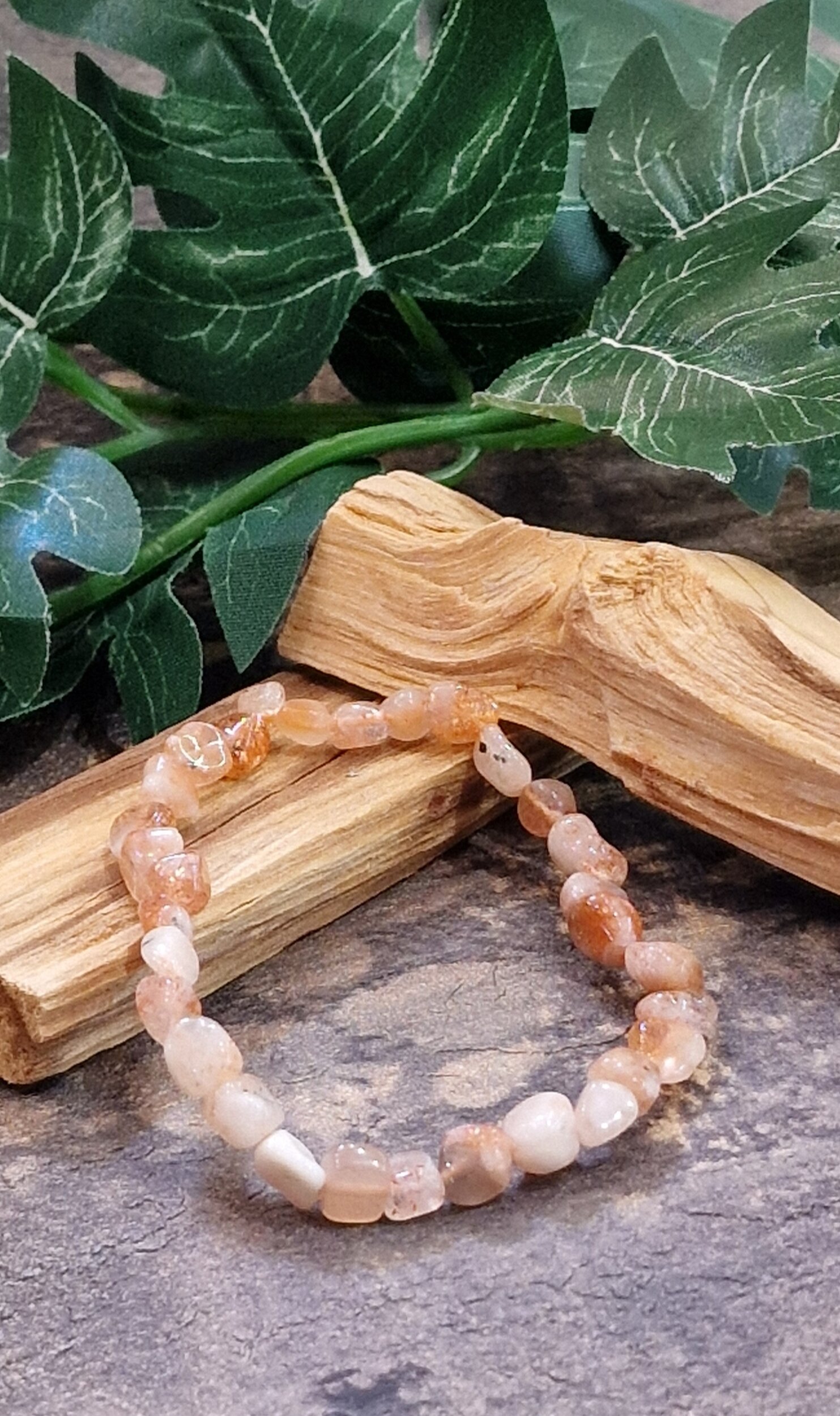 bracelet-pierre-de-lune-beige-rose-douceur-intuition-et-harmonie-1