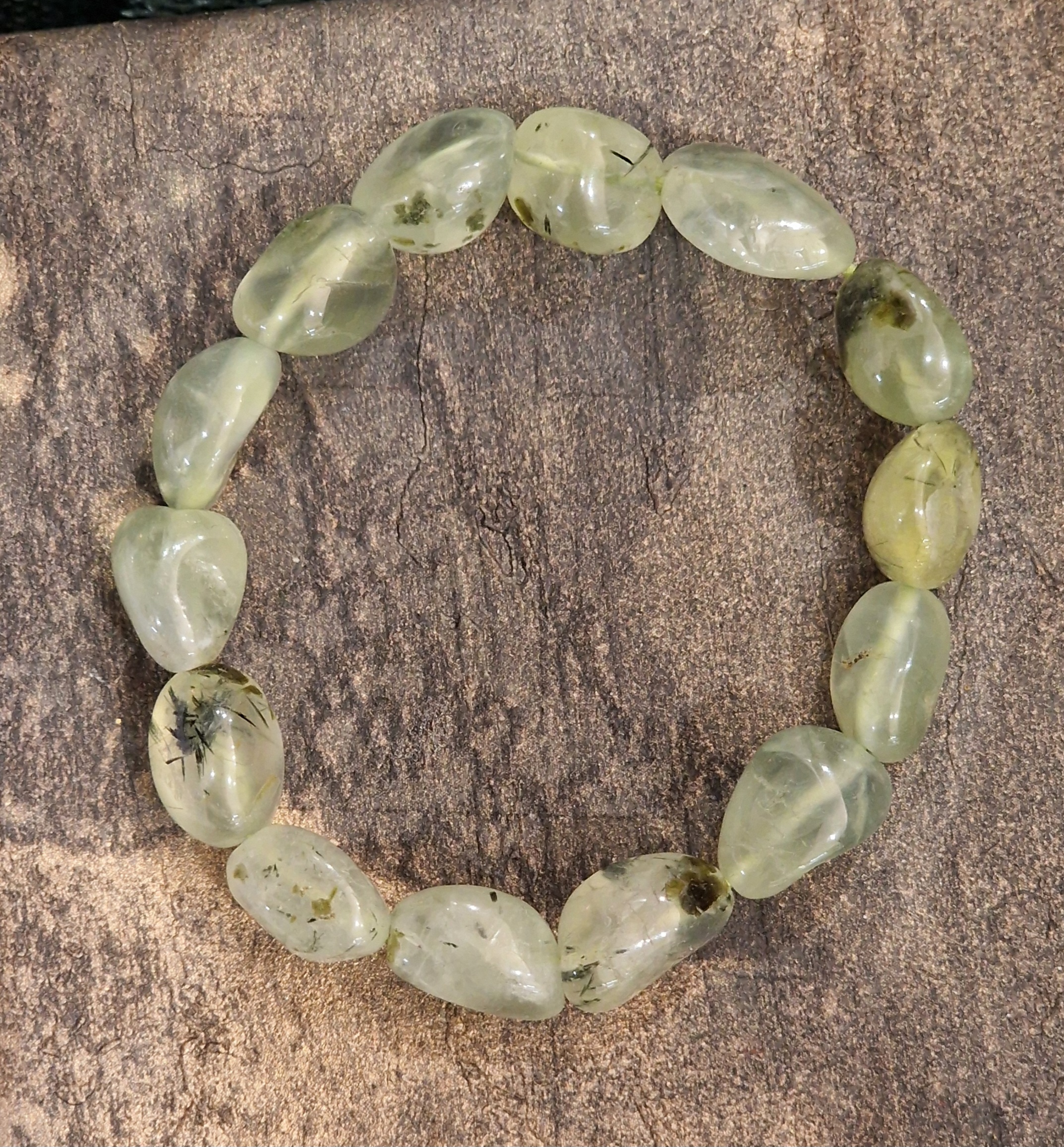 bracelet-jade-prehnite-mini-pierres-roulees-serenite-et-renouveau1