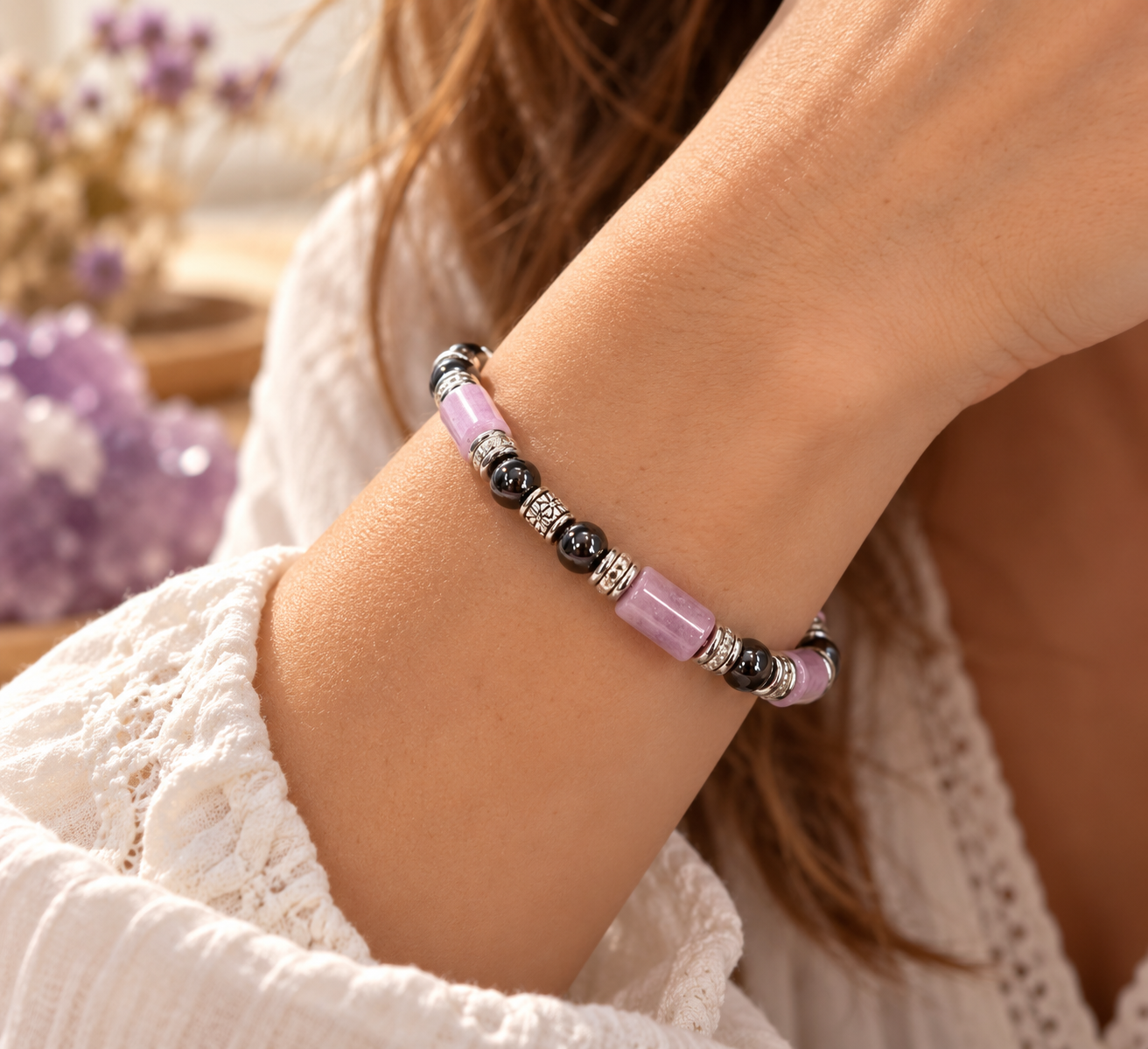 bracelet-kunzite-et-hematite-harmonie-du-coeur-et-ancrage-femme