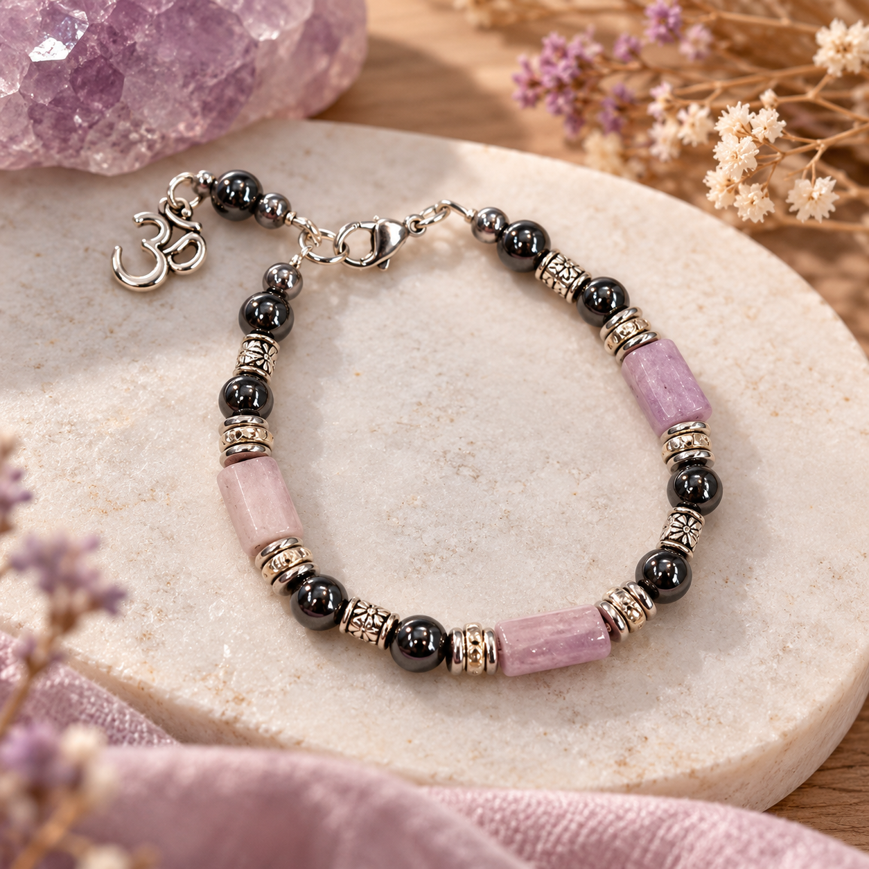 bracelet-kunzite-et-hematite-harmonie-du-coeur-et-ancrage