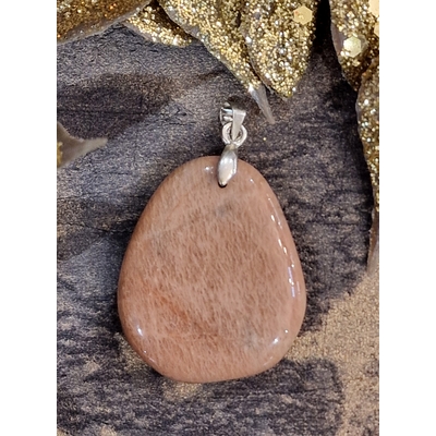 PENDENTIFGALETPIERREDELUNEBEIGE104