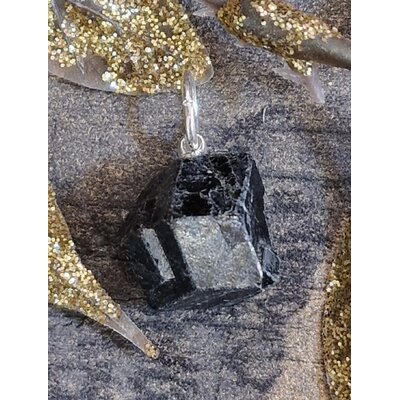 pendentif-pierre-brute-grenat-noir-102
