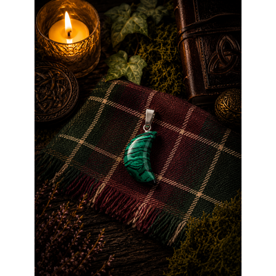 pendentif-malachite-lune-presentation