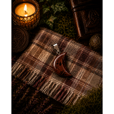 pendentif-obsidienne-acajou-lune-presentation