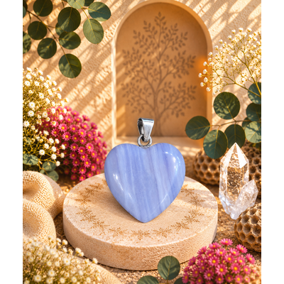 pendentif-calcedoine-coeur-presentation