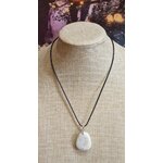 pendentifpierredelunenacreface