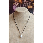pendentifgouttehowliteface