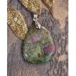 pendentifgaletrubiszoisite