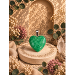 pendentif-jade-fonce-coeur-presentation