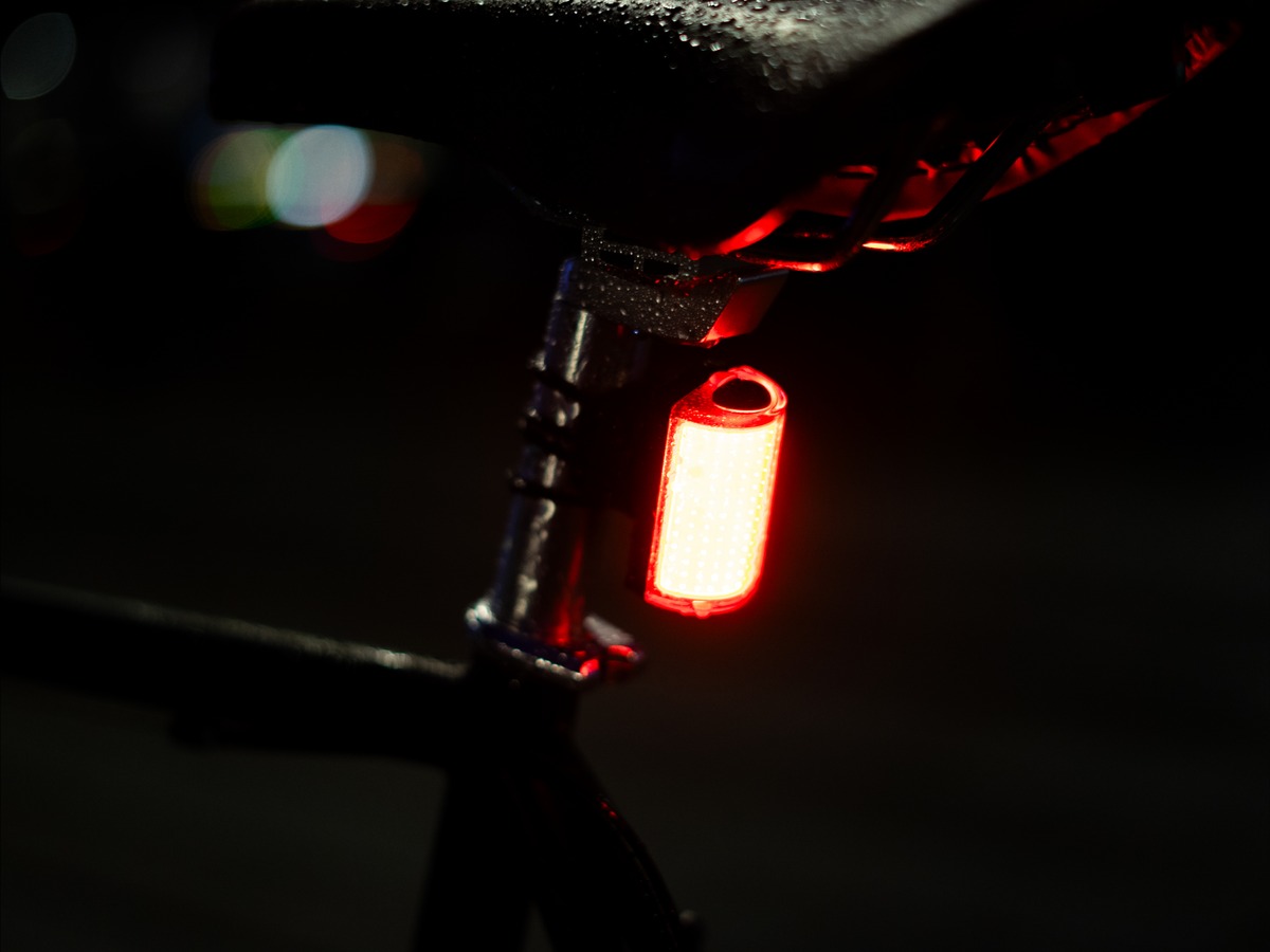 feu-arriere-waterproof-magnetique