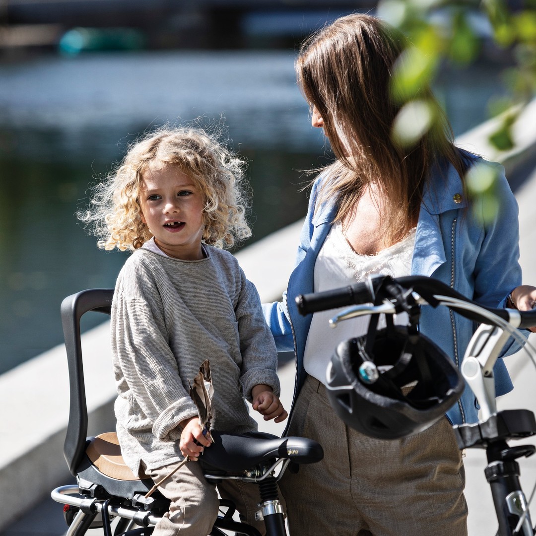 siege-velo-enfant-en-age-de-faire-du-velo-urban-iki