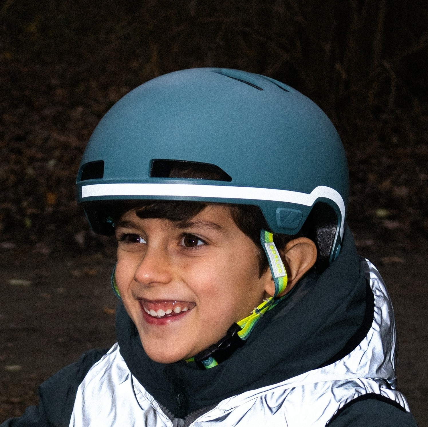 casque-reflechissant-maze-pour-enfant-kaki