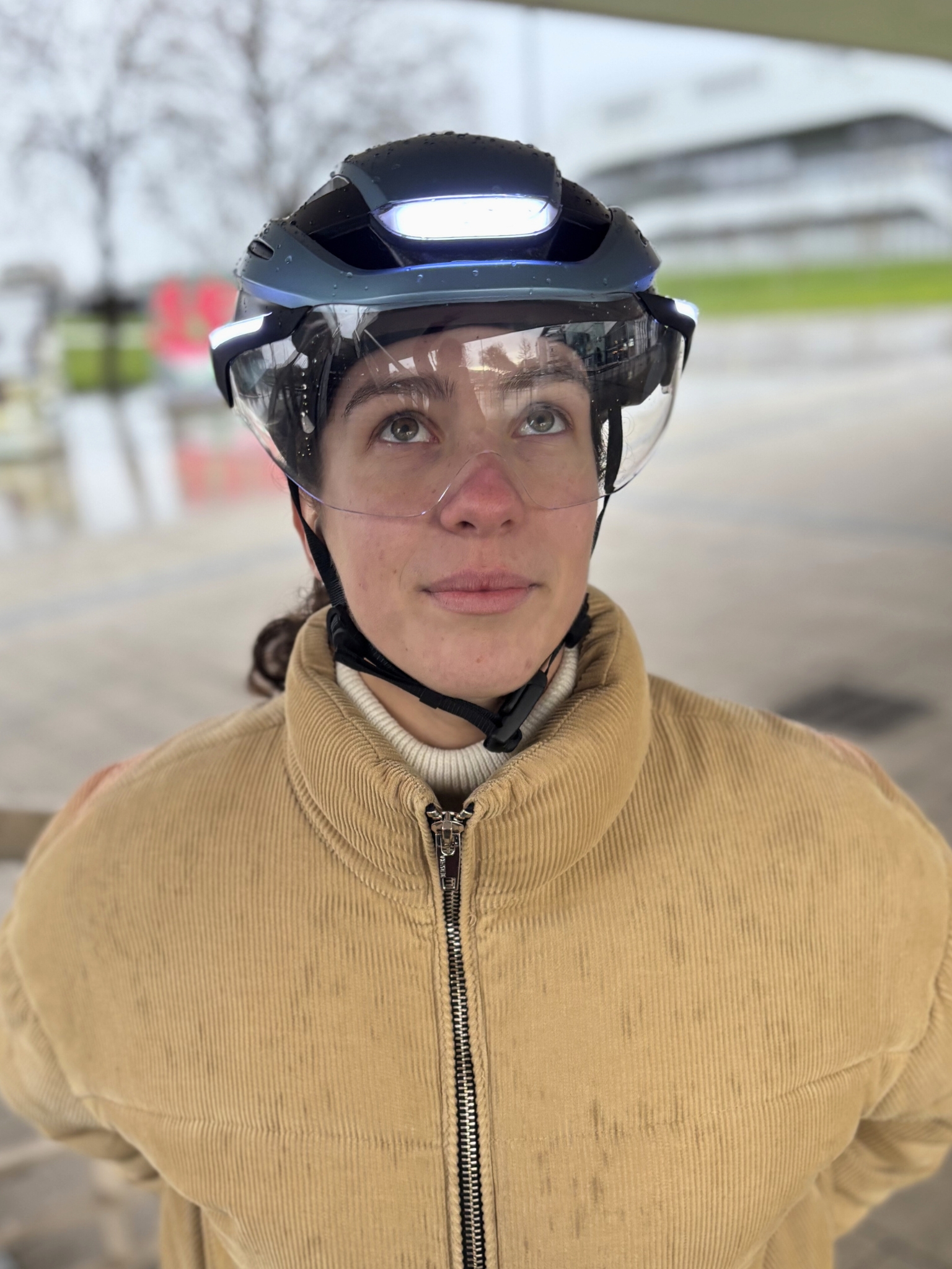 casque-lumos-velo-led-porte