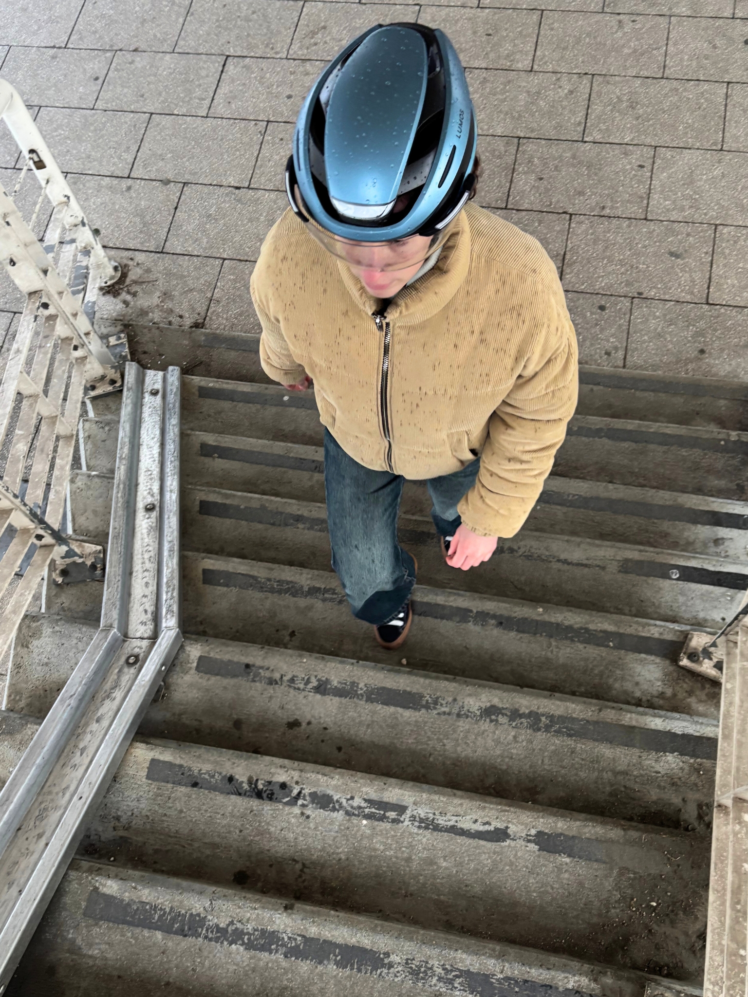 lumos-ultra-e-bike-mips-bleu-spacial