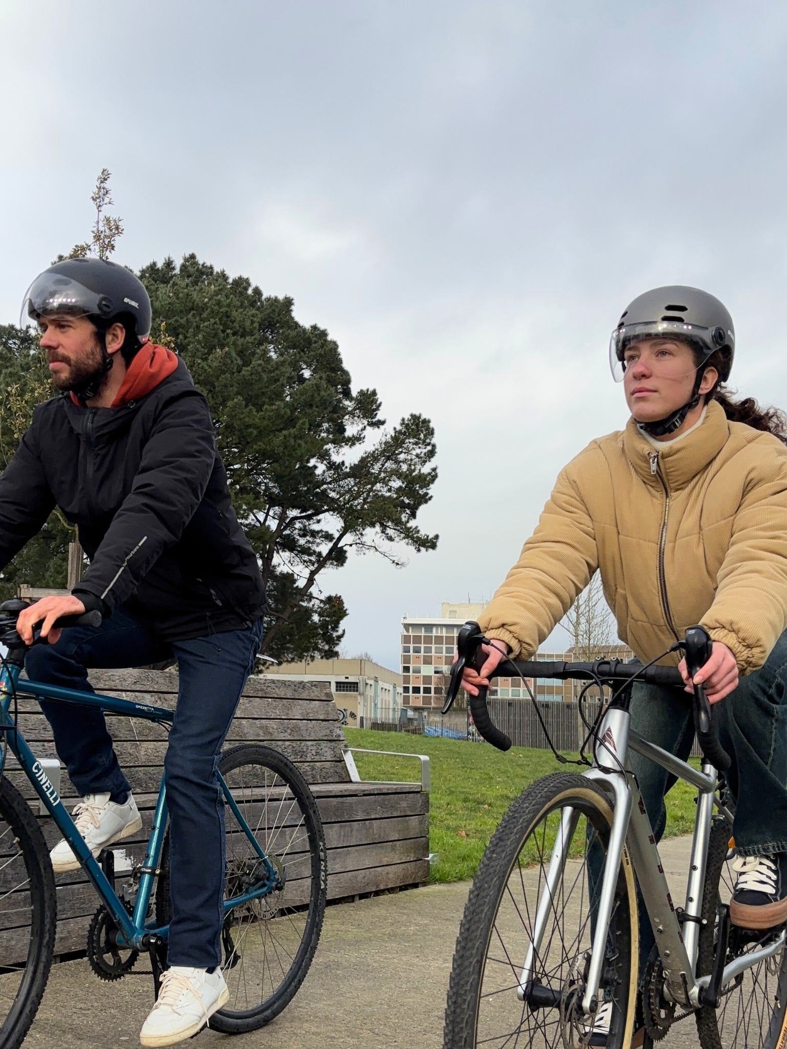 casque-velo-avec-clignotant-integre