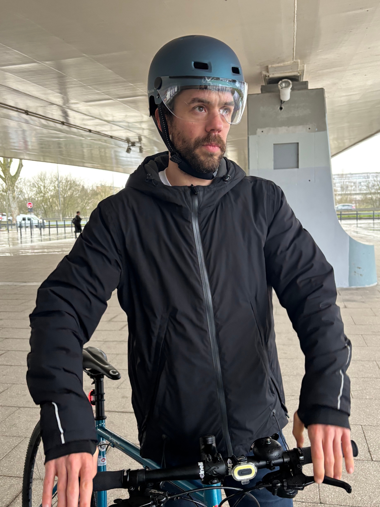 casque-velo-avec-visiere
