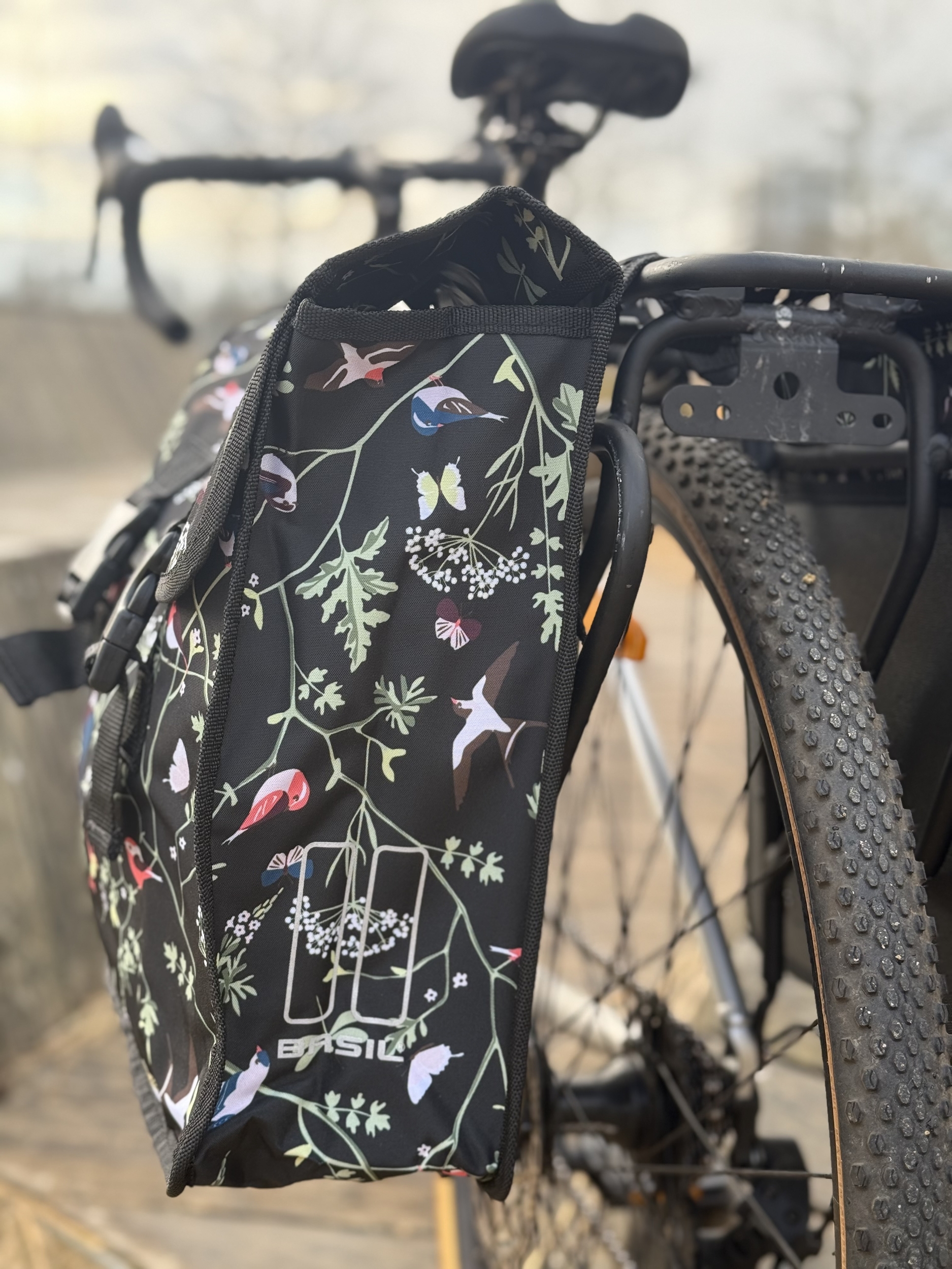 basil-wanderlust-sacoche-velo-35l