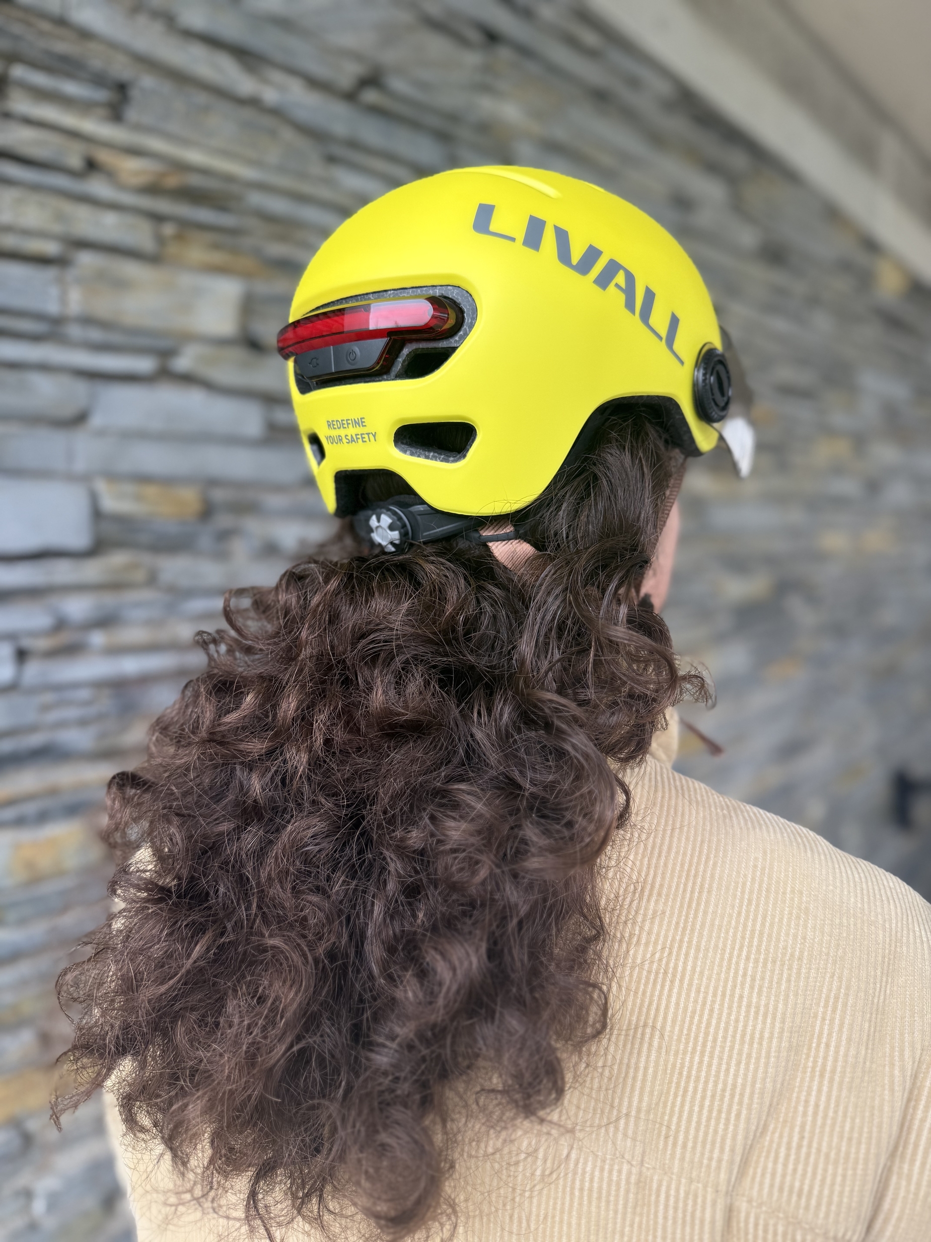 livall-l23-city-yellow