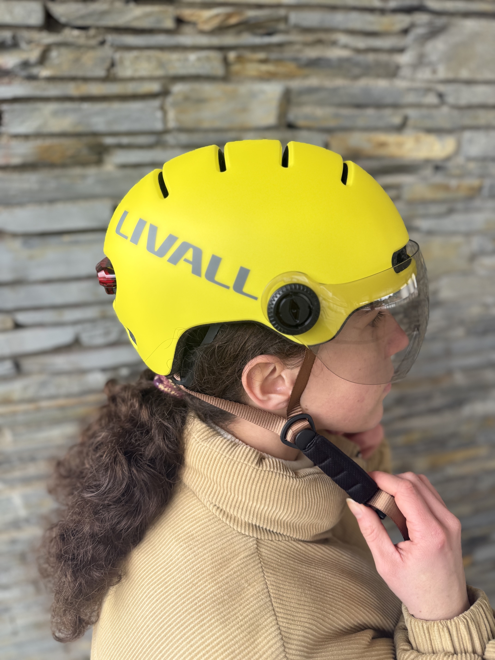 livall-l23-visier