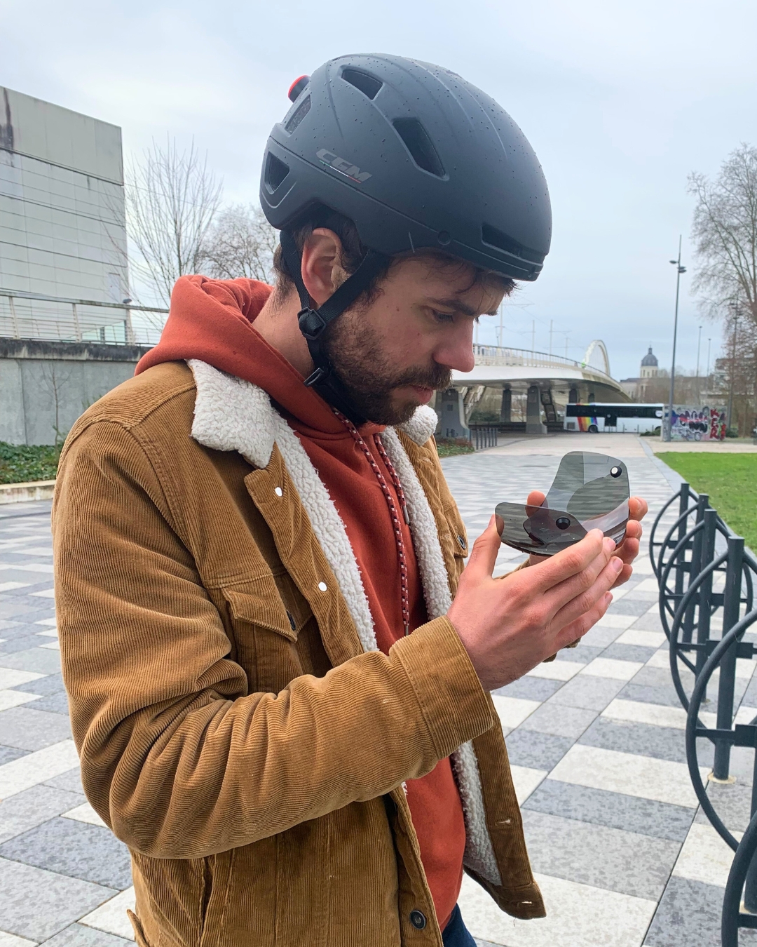 casque-cgm-mono-corsa-porte
