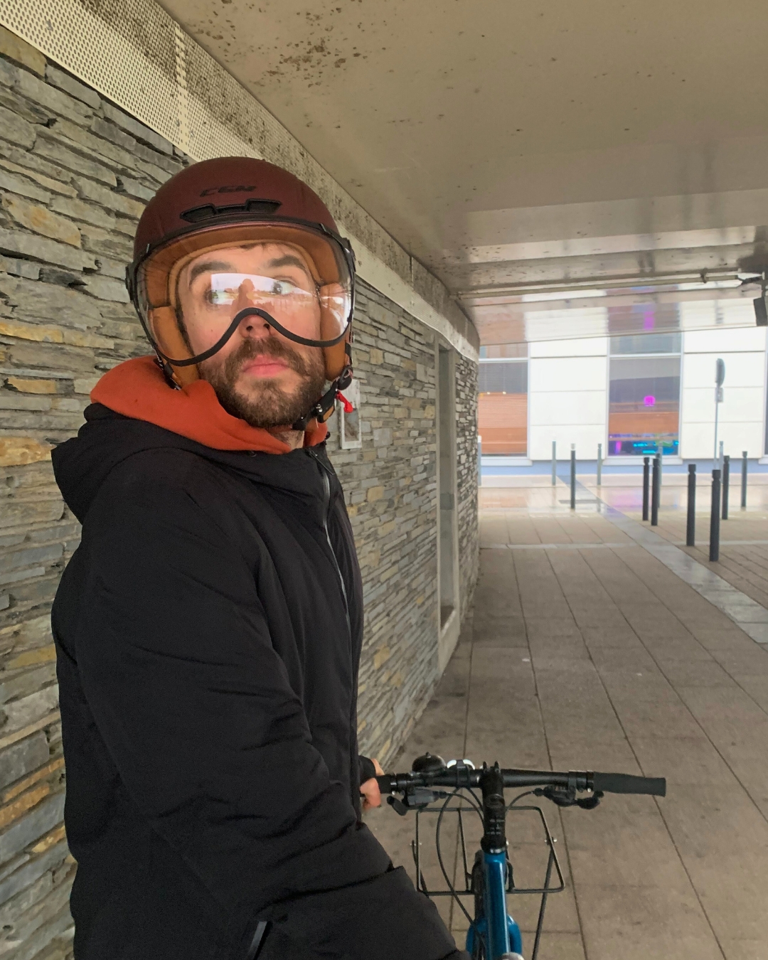casque-jet-vintage-homme-trentenaire