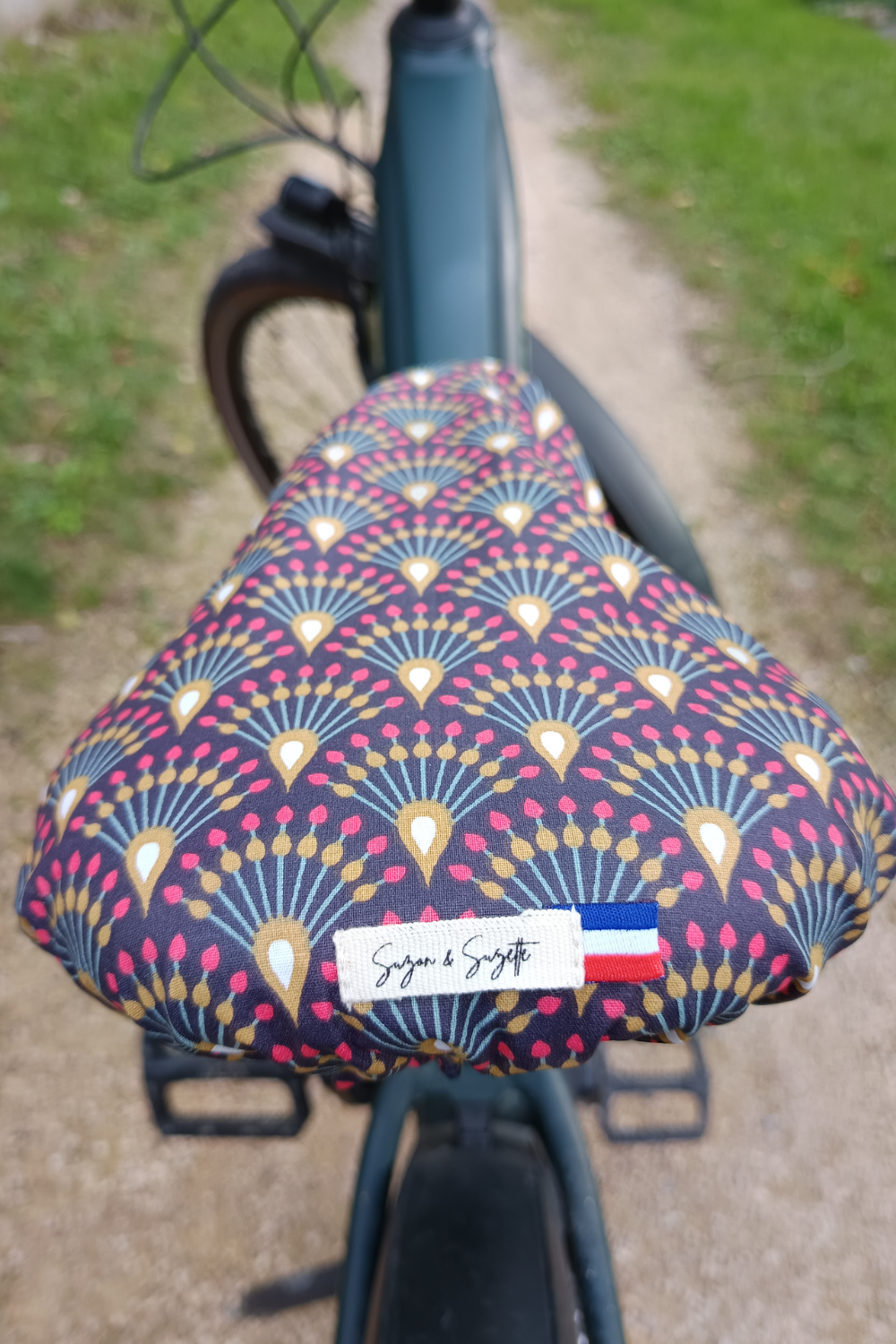 couvre-selle-imprime-arabesque
