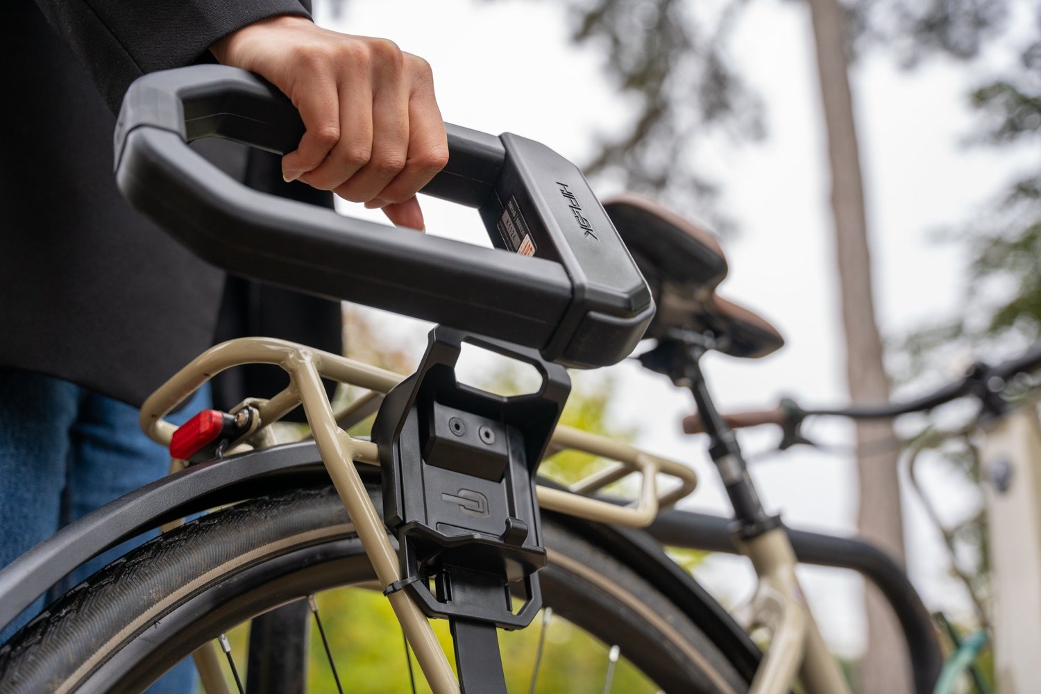 support-fixation-hiplok-D1000-porte-bagage-arriere-velo