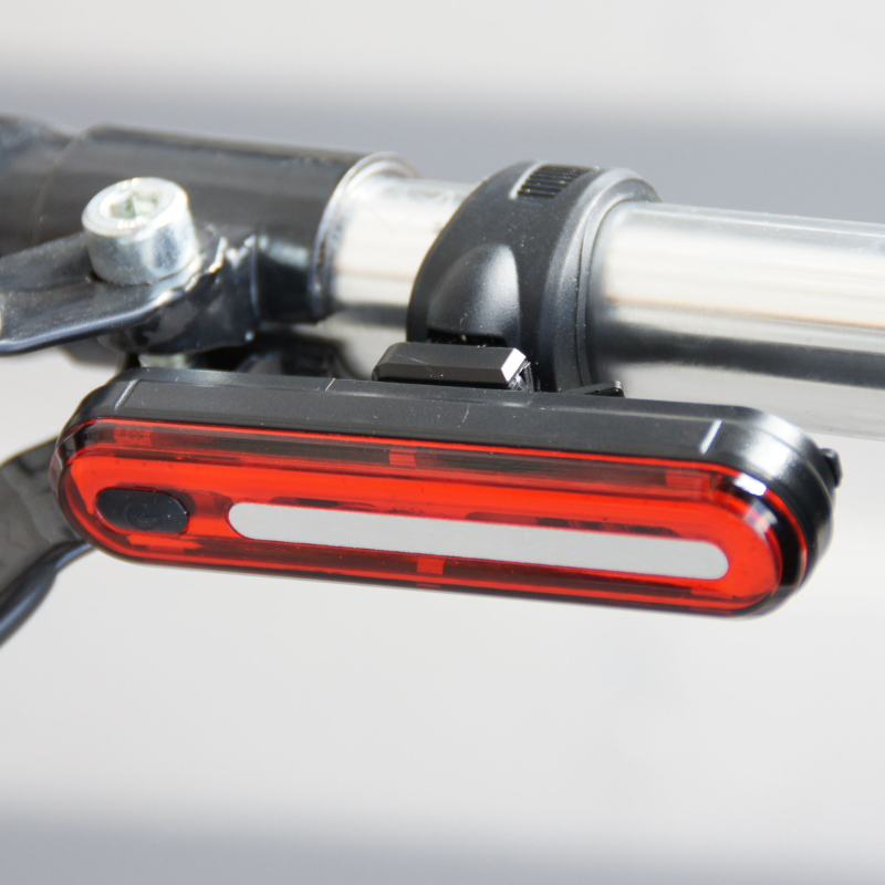 Feu-arriere-Urban-Proof-brillant-rechargeable-USB