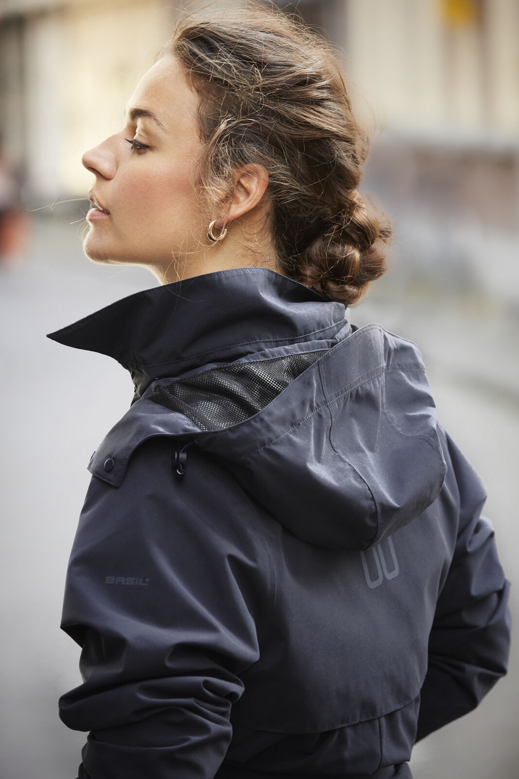 Basil-Cyclist-rainwear_Mosse-trenchcoat