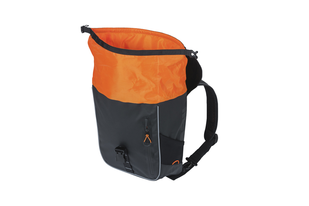 sac-orange-noir-Basil-Miles-Tarpaulin
