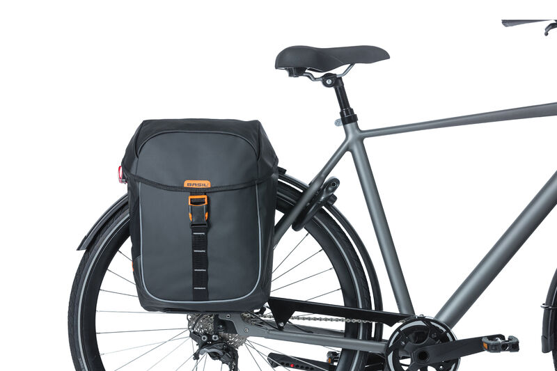 sacoche-technique-et-sportive-sur-velo-homme