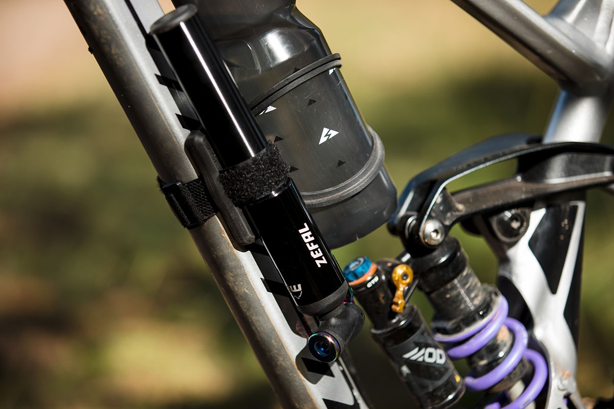 mini-pompe-vtt-fixation-cadre