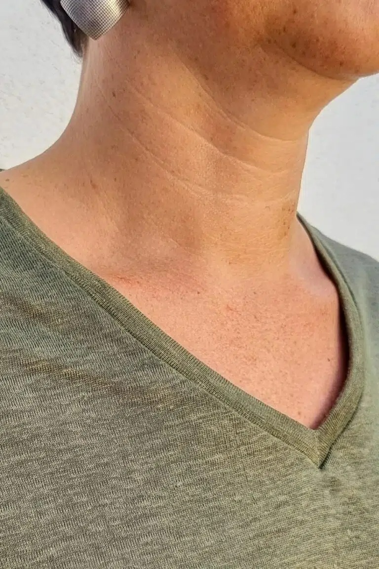t-shirt-col-en-v-kaki