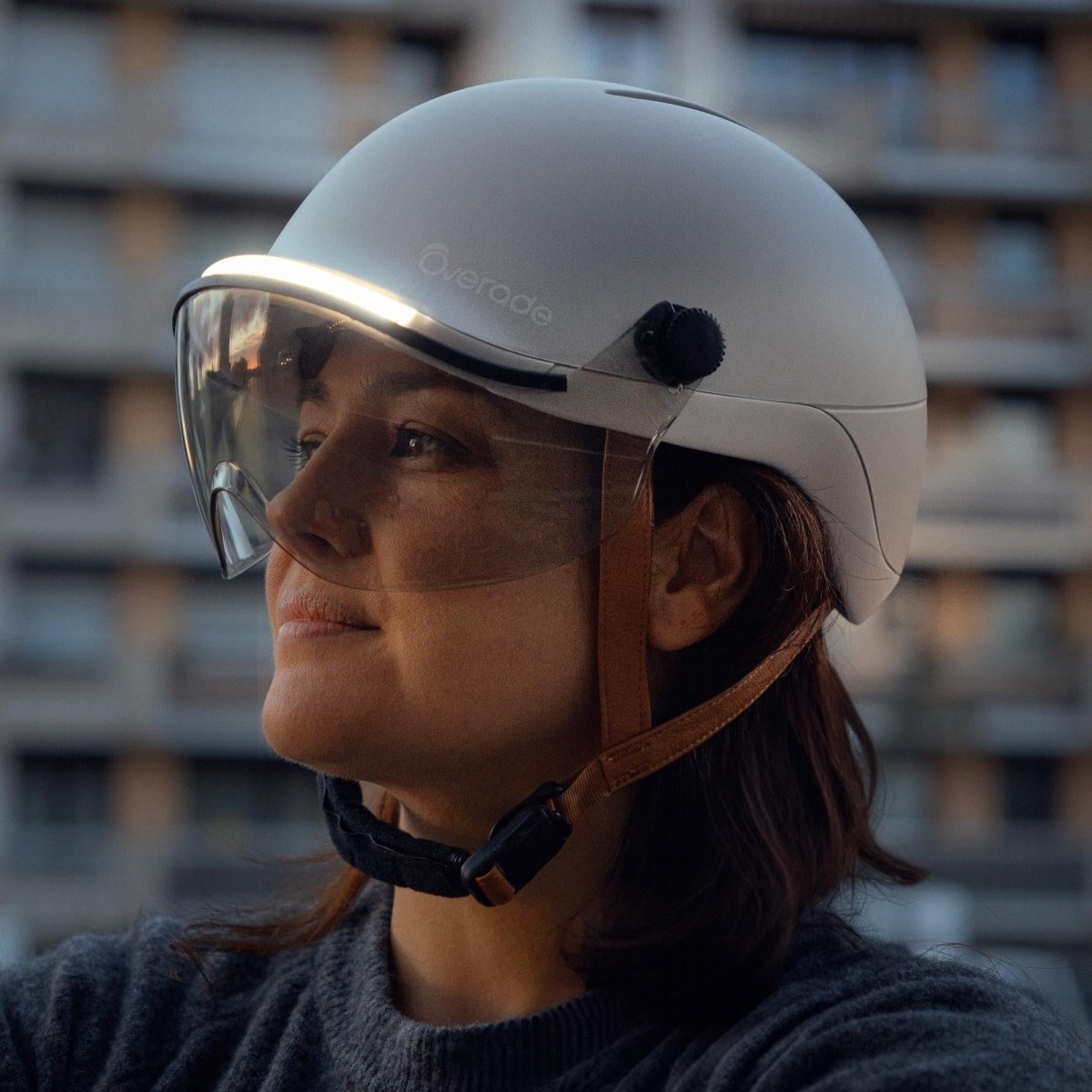 casque-overade-visiere-porte-femme