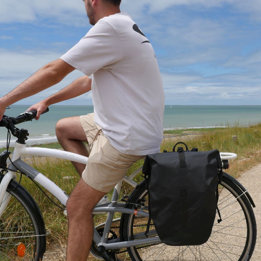sacoche-velo-arriere-waterproof-noire