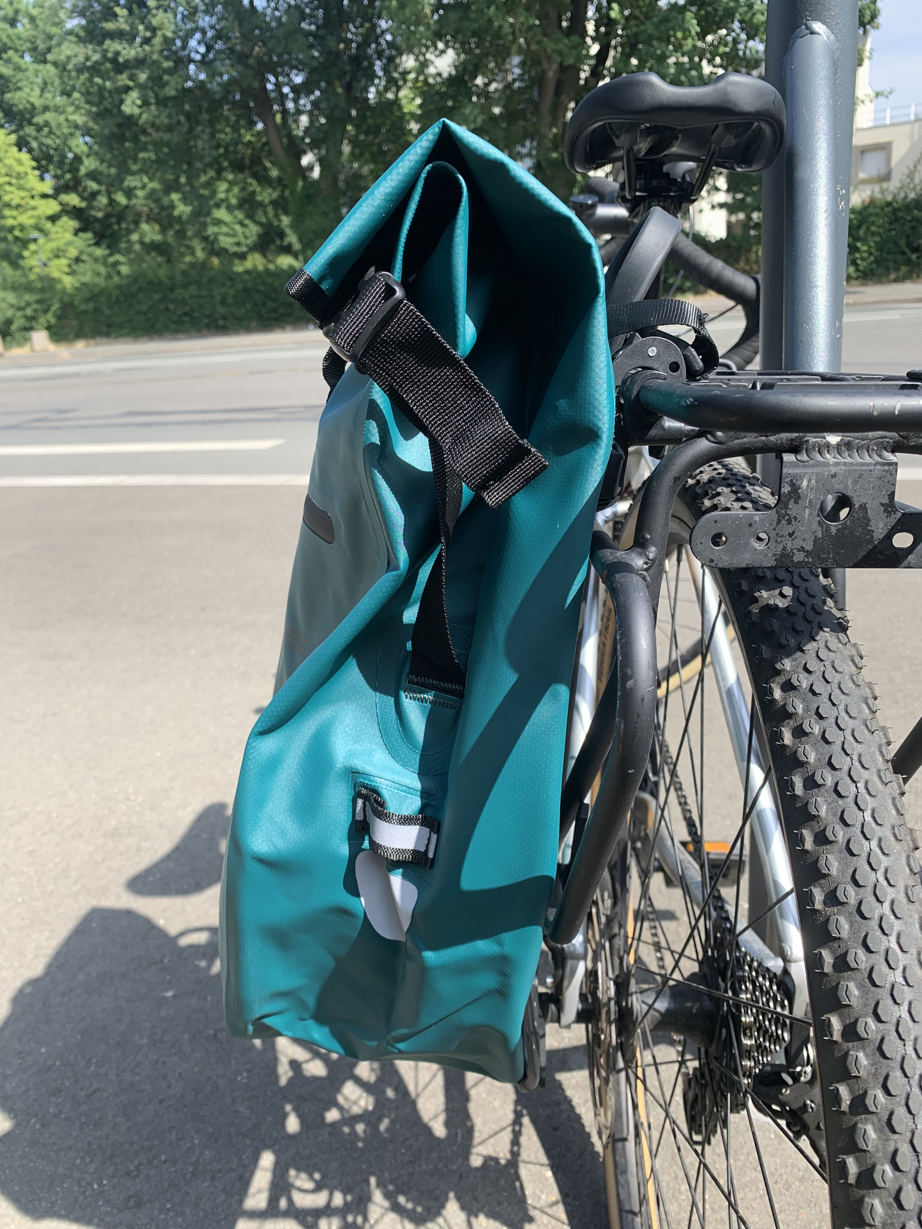 sacoche-velo-bleu-canard