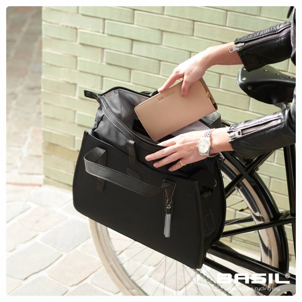 basil-noir-business-bicycle-bag-17-liter-black