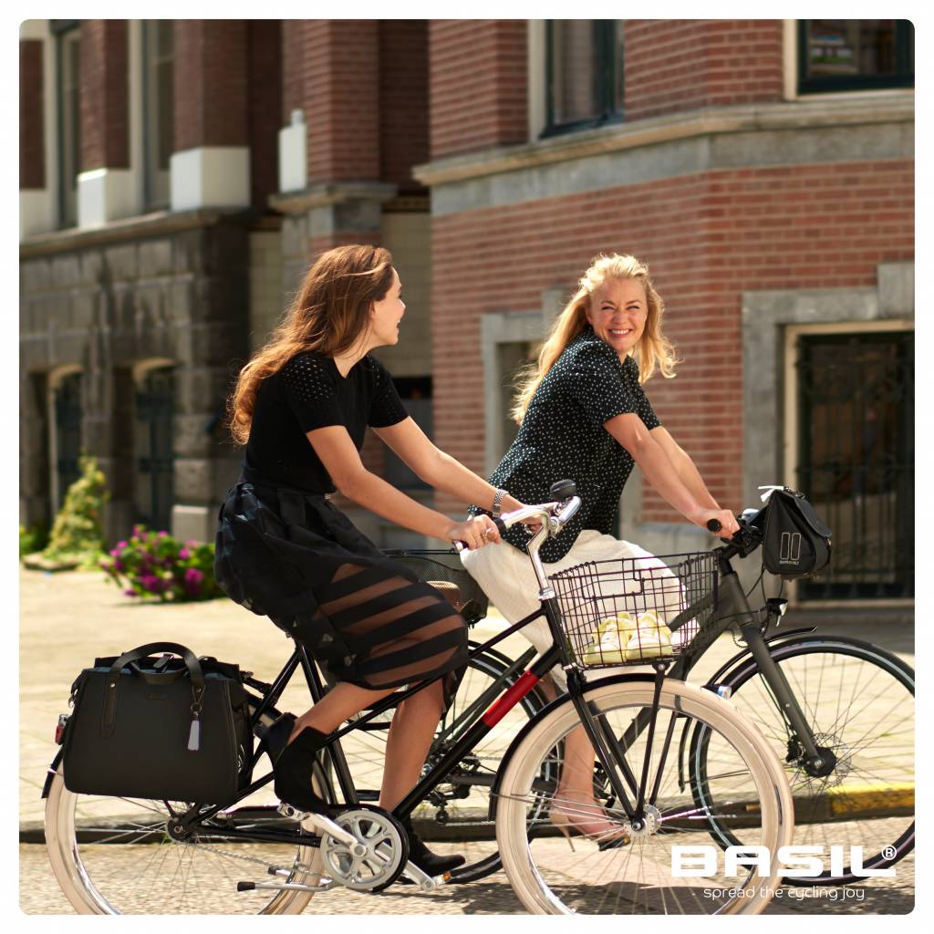 basil-noir-business-bicycle-bag-17-liter-black