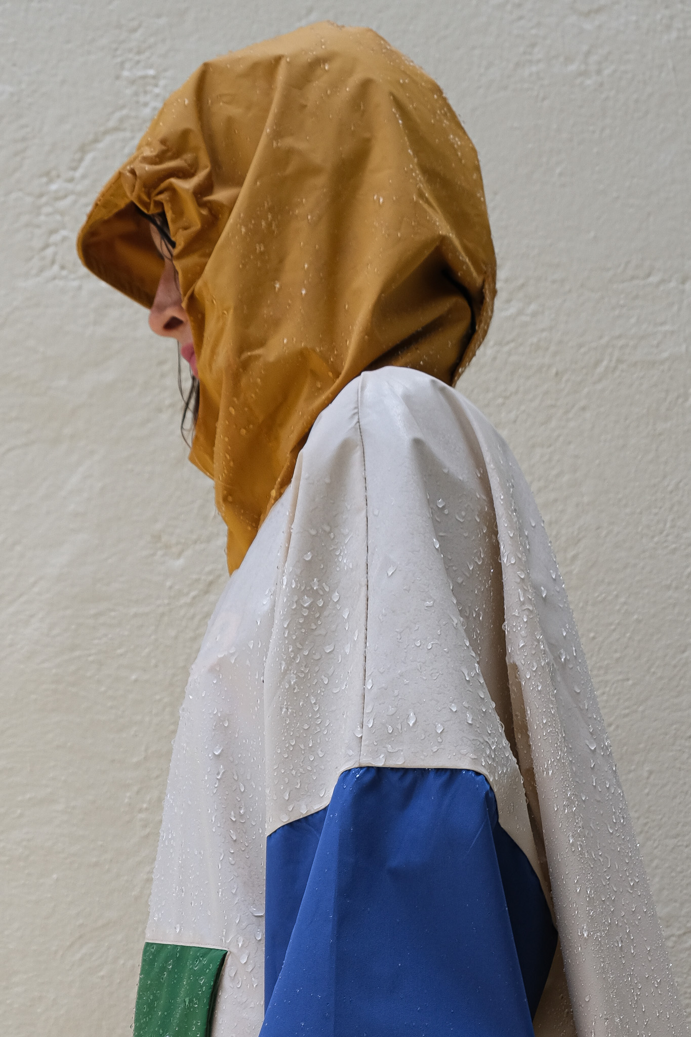 poncho-velo-blanc-jaune-vert