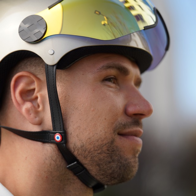 casque-velo-avec-visiere-de-protection