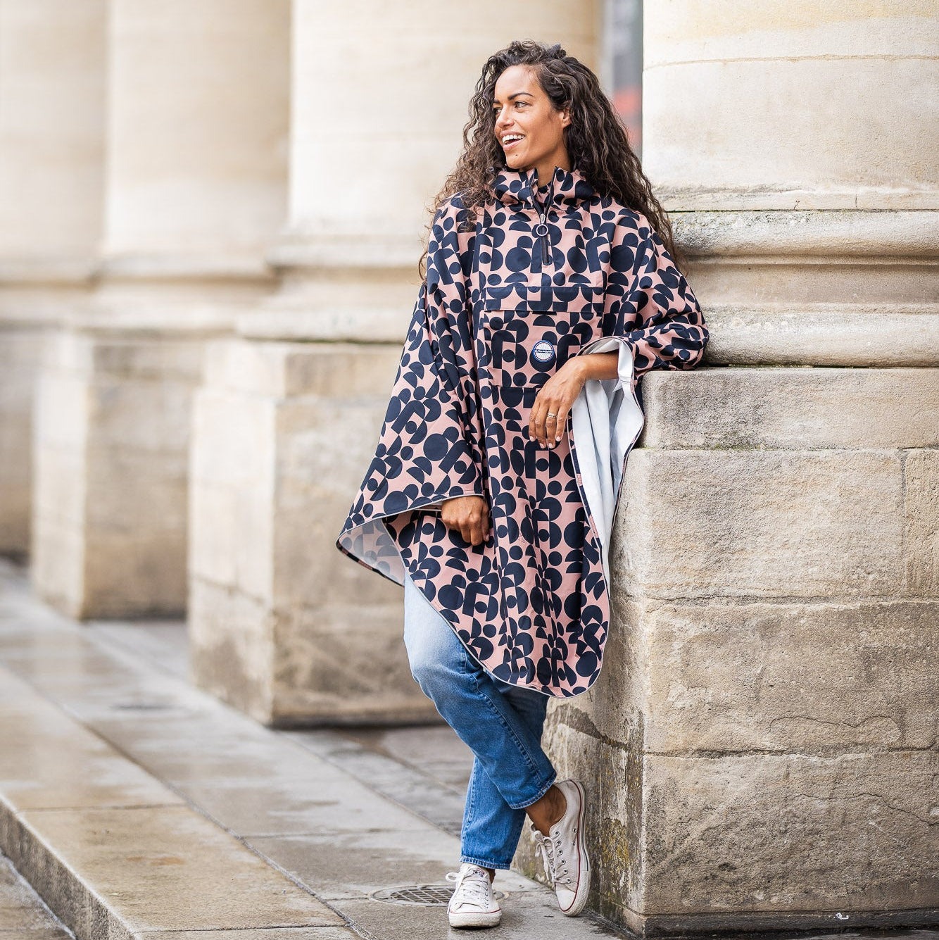cape-femme-rose-poudre-forme-bleue-le-temps-des-grenouilles